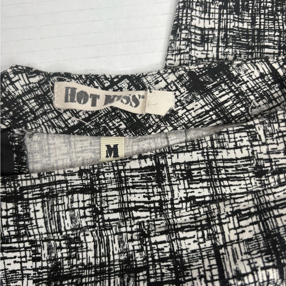 Hot Kiss High Rise Ruffle Hem Pants Black White Abstract Print Size M - Picture 6 of 6